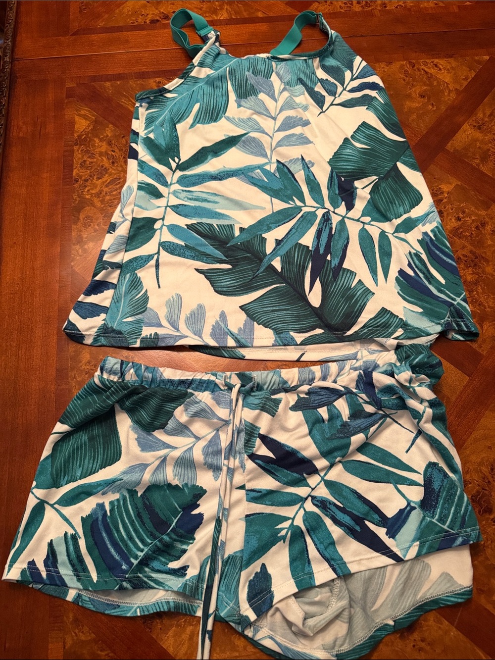 Teal Leaf Print Athletic Shorts - Women's Tropical Activewear